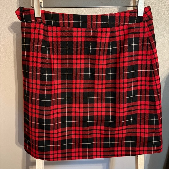 Brooks Brothers Red Fleece Size 4 Mini Skirt Red Black Plaid Wool - Picture 2 of 9